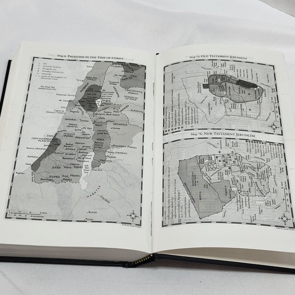 Pair of The New American Bibles: Saint Joseph Edition and 2001 American Standard - Picture 5 of 16